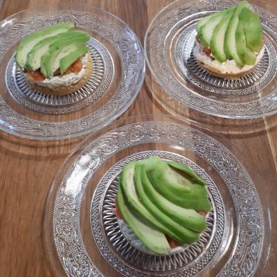 Saumon fume avocat et chantilly fromagere